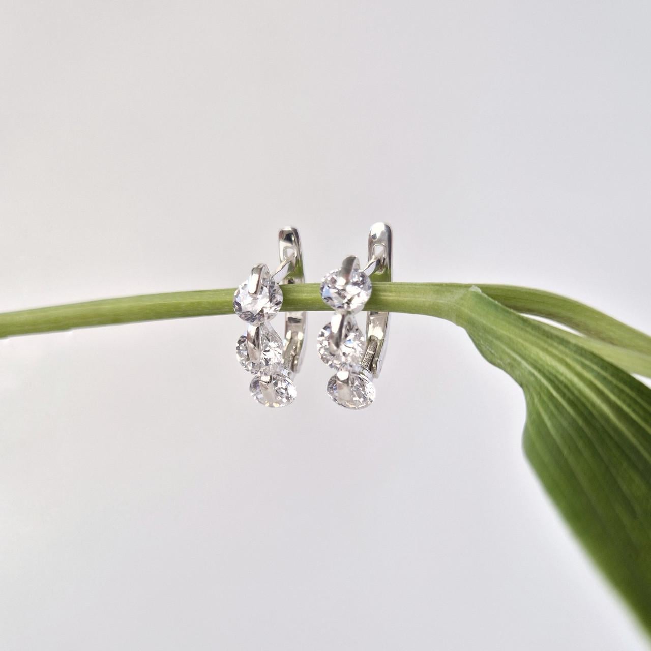 Серьги Смородина в белых камнях серебро 925 пробы 3,20 г (2128с) Серьги Смородина в белых камнях серебро 925 пробы 3,20 г (2128с)