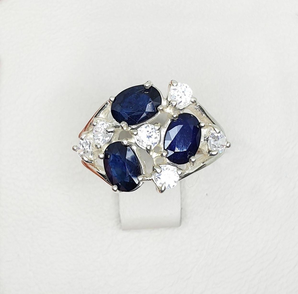 Кольцо серебряное с сапфиром р. 19 4,01 г (1401915498) Кольцо серебряное с сапфиром р. 19 4,01 г (1401915498)