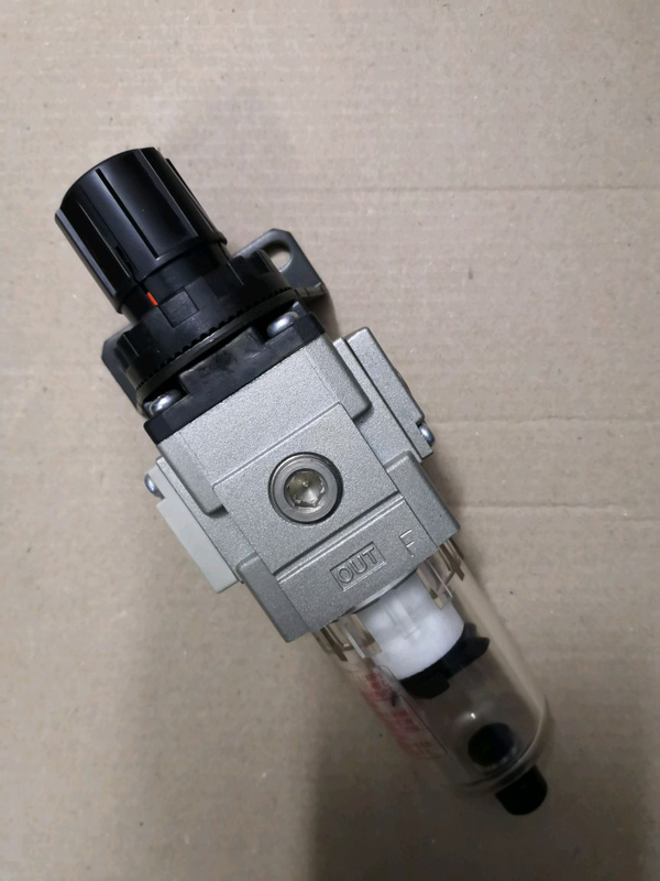 Редуктор стисненого повітря SMC AW20-F02 - фото 3 Редуктор стисненого повітря SMC AW20-F02 - фото 3