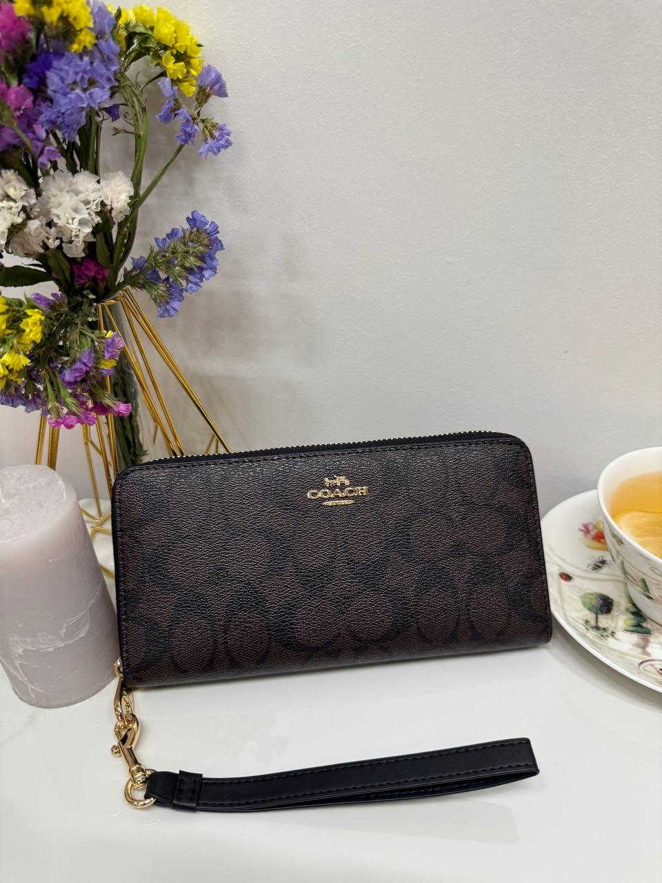 Гаманець великий Long Zip Around Wallet Case In Signature Canvas натуральна шкіра Чорно-коричневий Гаманець великий Long Zip Around Wallet Case In Signature Canvas натуральна шкіра Чорно-коричневий