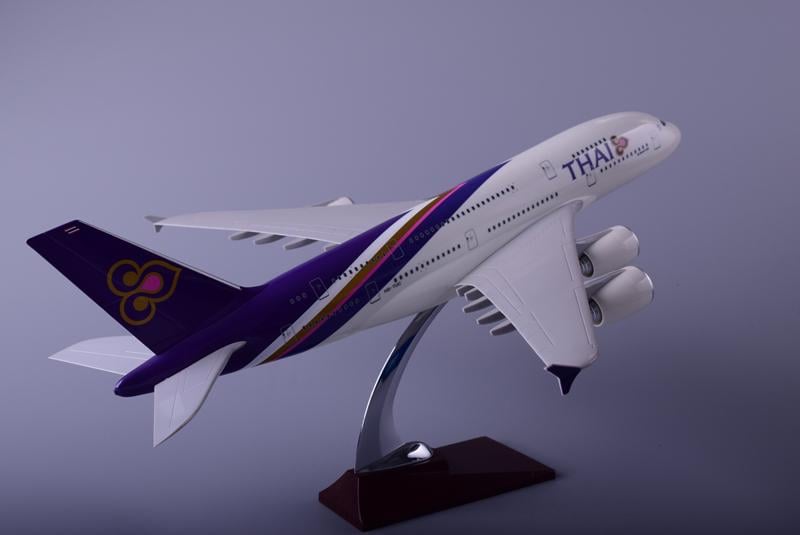 Колекційна модель літака Shantou Tongde Airbus A380 45см Thai Airways International