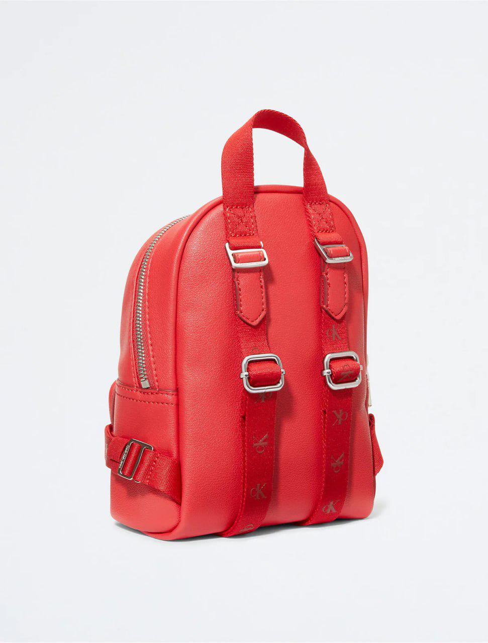 Женский рюкзак Calvin Klein Ultralight Backpack Red (ESu118) - фото 2 Женский рюкзак Calvin Klein Ultralight Backpack Red (ESu118) - фото 2