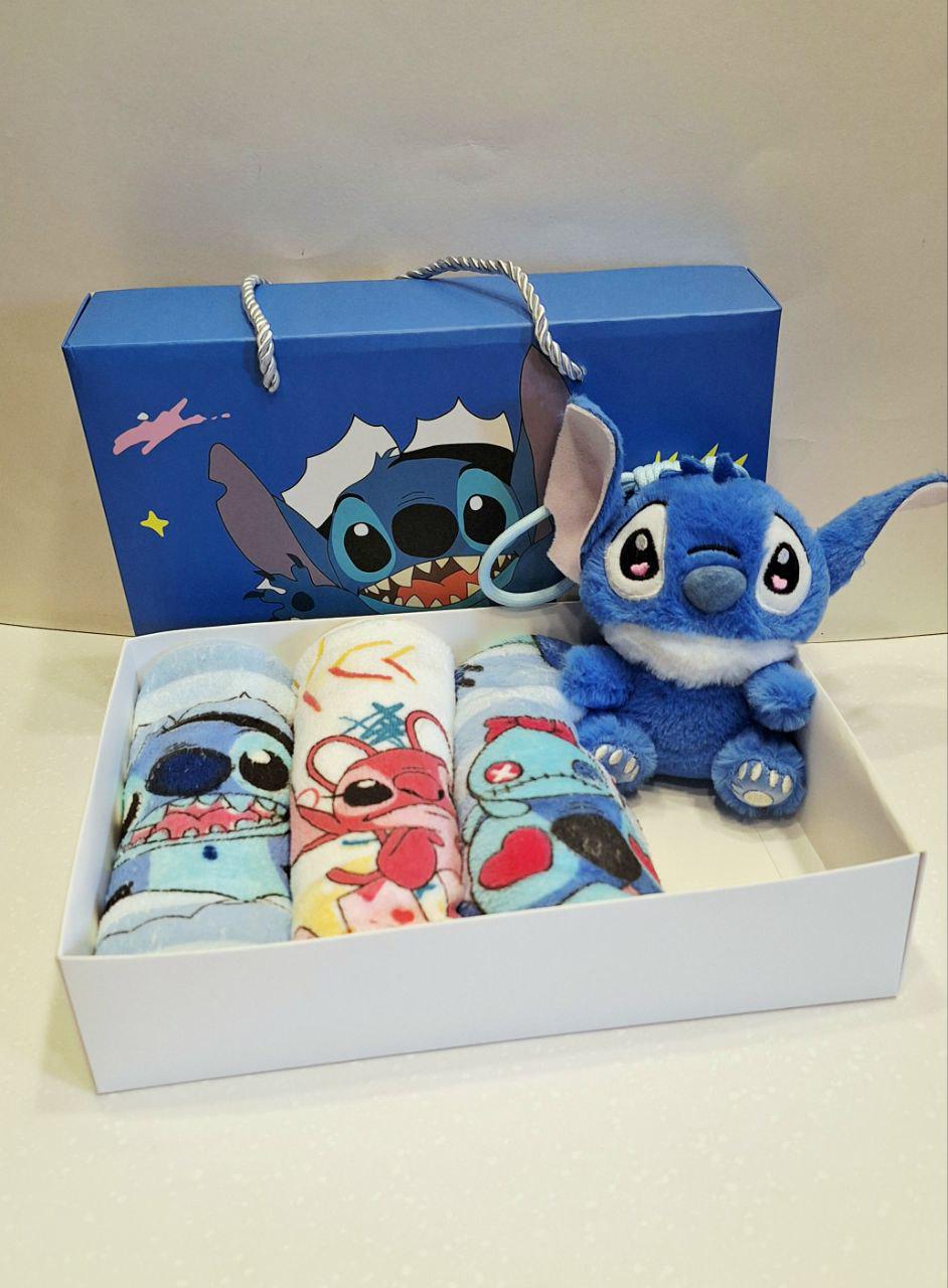 Набор детских полотенец подарочных 3 шт. с игрушкой-брелком Стич (1969)