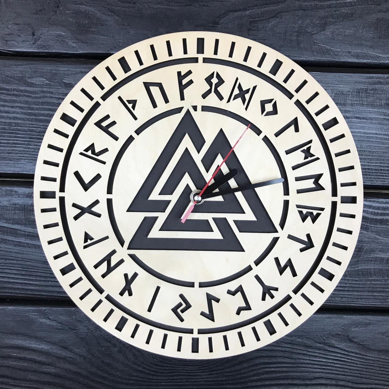 Часы дизайнерские настенные деревянные Магические руны