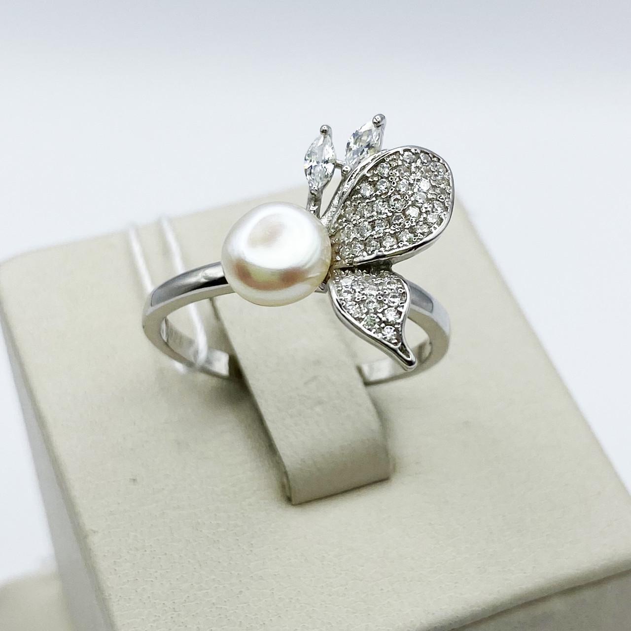 Кольцо серебряное с жемчугом и кубическим цирконием р. 19 3,05 г (1930151704)