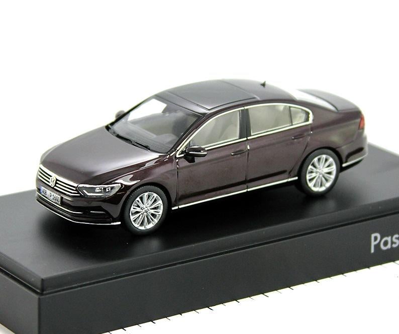 Масштабная модель автомобиля Volkswagen Passat B8 Saloon Crimson 1:43 Red Metallic (3G5099300D3Y)