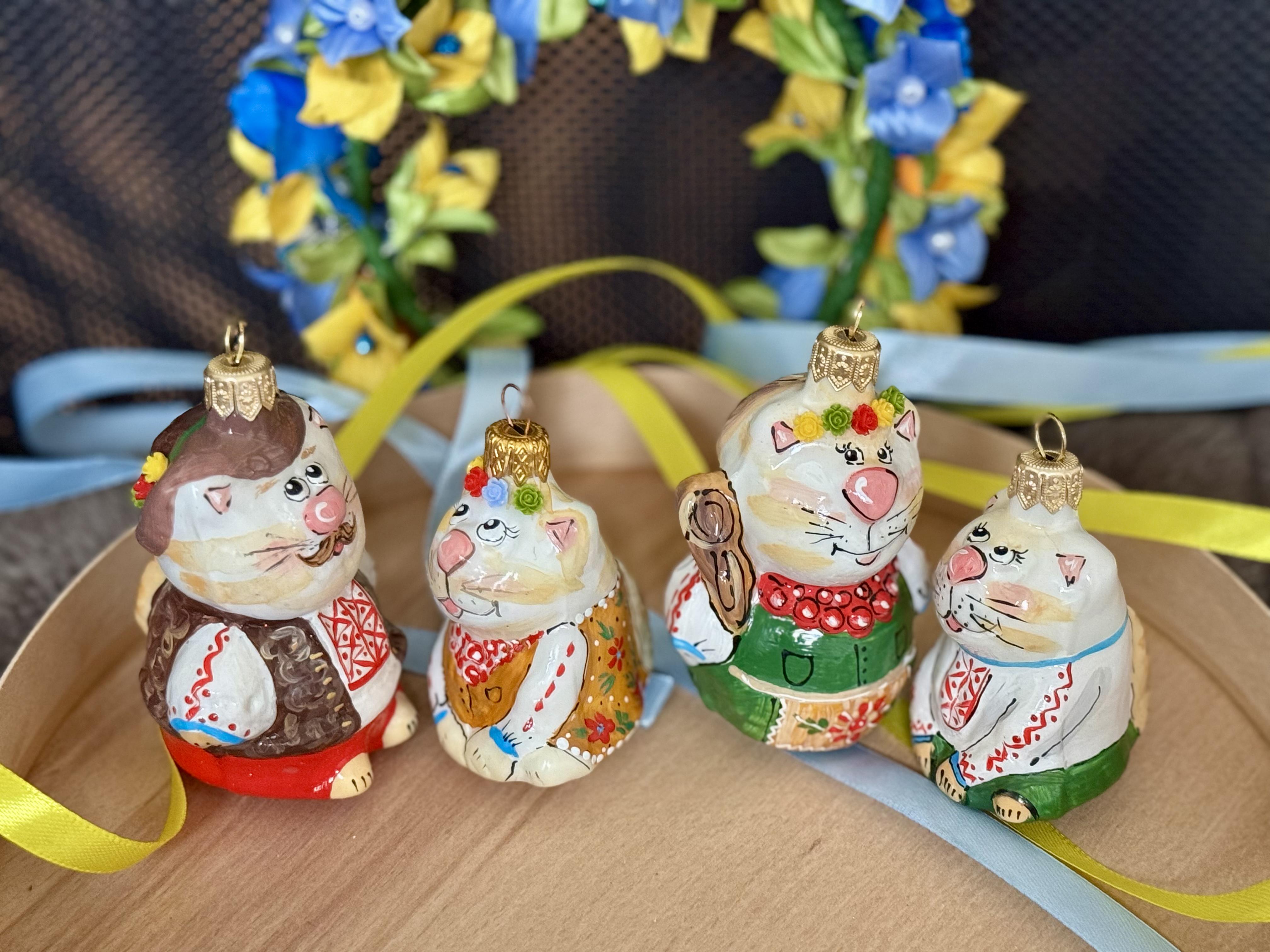 Набір іграшок на ялинку Котяча сім'я 4 шт. (N 89-2) - фото 2 Набір іграшок на ялинку Котяча сім'я 4 шт. (N 89-2) - фото 2