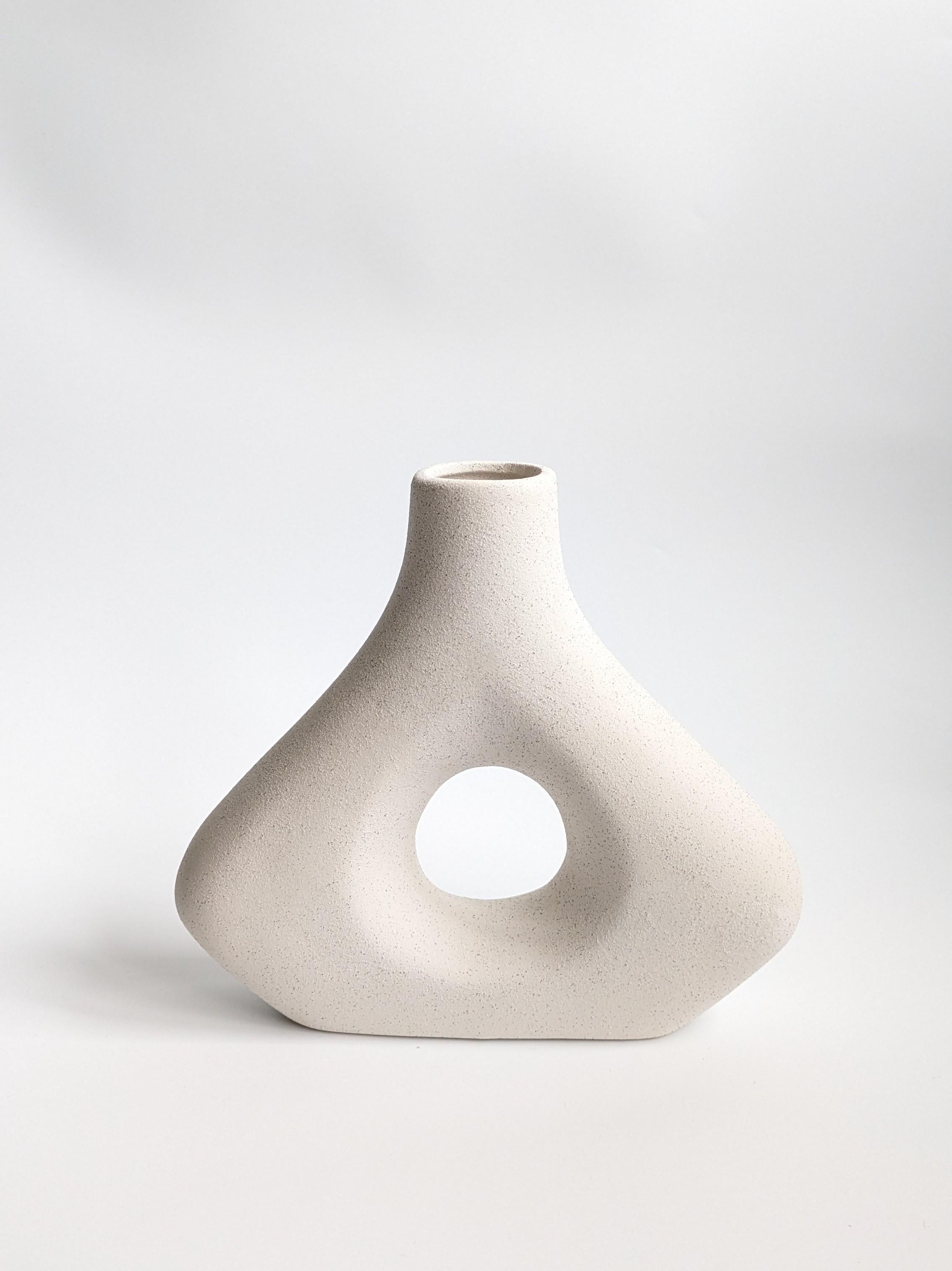 Ваза керамическая фигурная 21х20 см Молочный Ваза керамическая фигурная 21х20 см Молочный