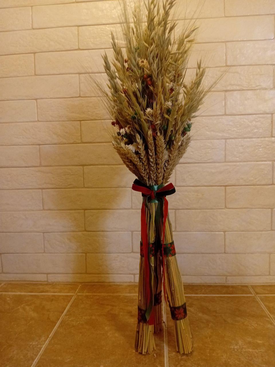 Дидух рождественский из колосья пшеницы/льна и овса на трех ножках 60-65 см с красно-зеленой лентой (2813778603) - фото 5 Дидух рождественский из колосья пшеницы/льна и овса на трех ножках 60-65 см с красно-зеленой лентой (2813778603) - фото 5