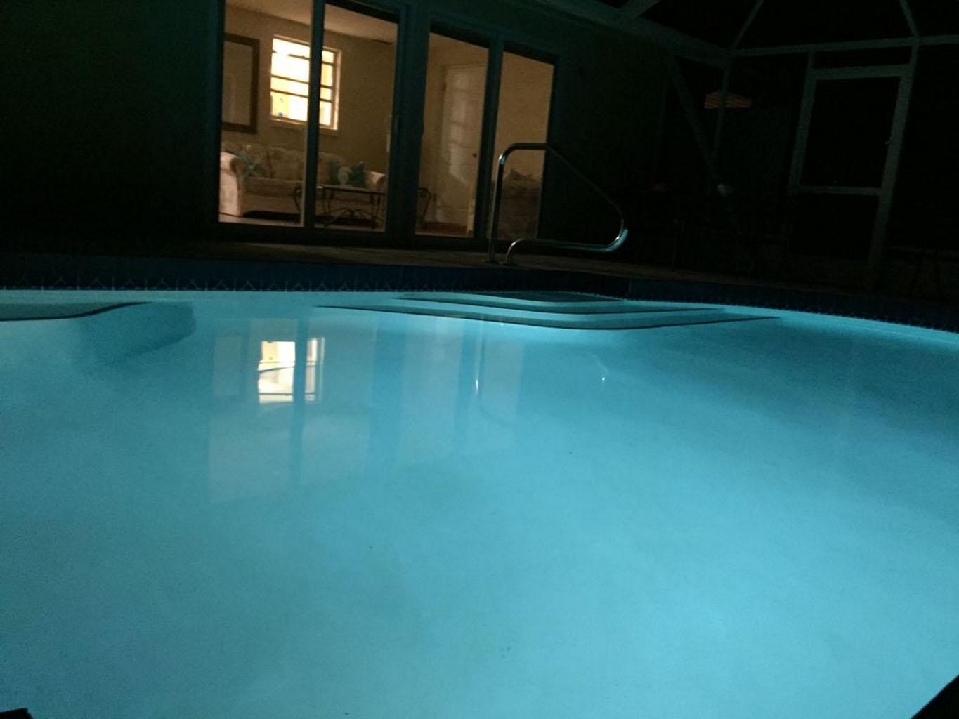 Комплект красок Altey Pool люминесцентных для бассейна с базой грунтовкой 0,5 кг с голубым свечением - фото 7 Комплект красок Altey Pool люминесцентных для бассейна с базой грунтовкой 0,5 кг с голубым свечением - фото 7