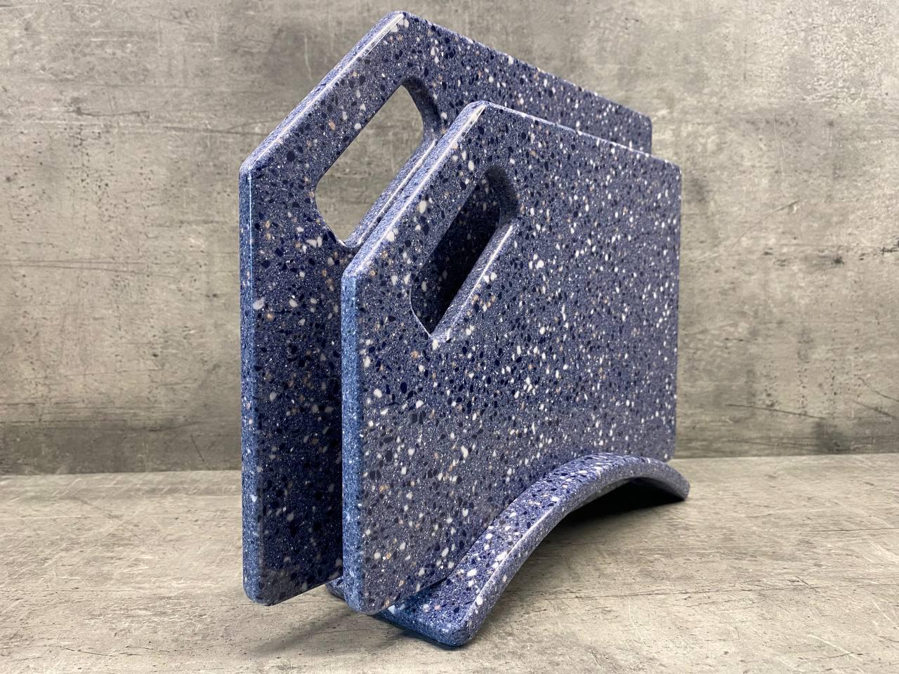 Набір дощок кухонних Pebble Blue із штучного каменю на підставці 2 шт. (228) - фото 3 Набір дощок кухонних Pebble Blue із штучного каменю на підставці 2 шт. (228) - фото 3