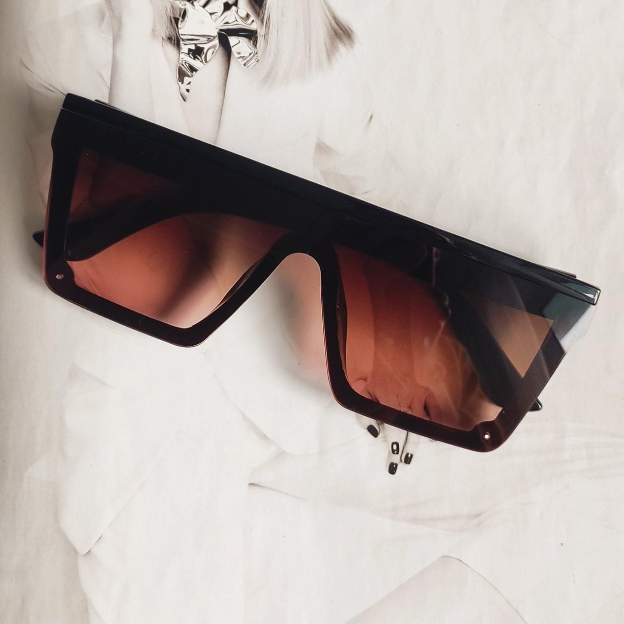 Сонцезахисні окуляри квадратні Коричневого кольору (14604)