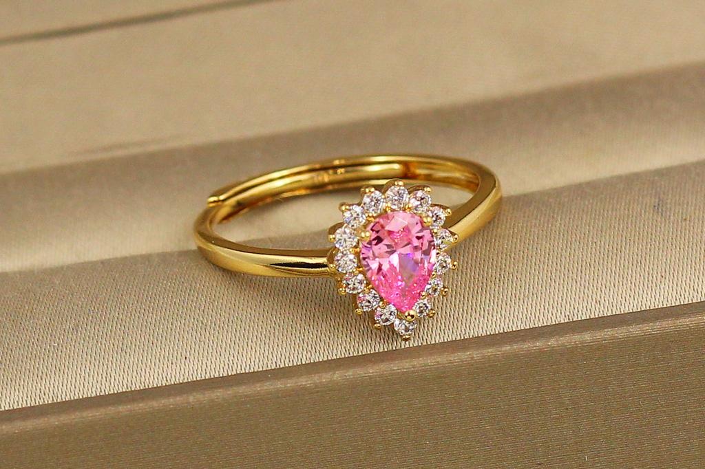 Кольцо Xuping Jewelry Айвенго с розовым камнем 18+ золотистое раздвижное (34089667)