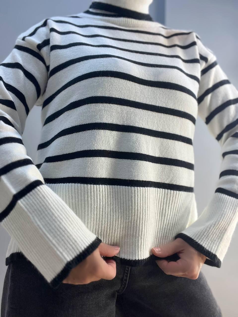 Светр жіночий A-N 263 високе горло смуга розрізи вільний OS Білий (3146) - фото 7