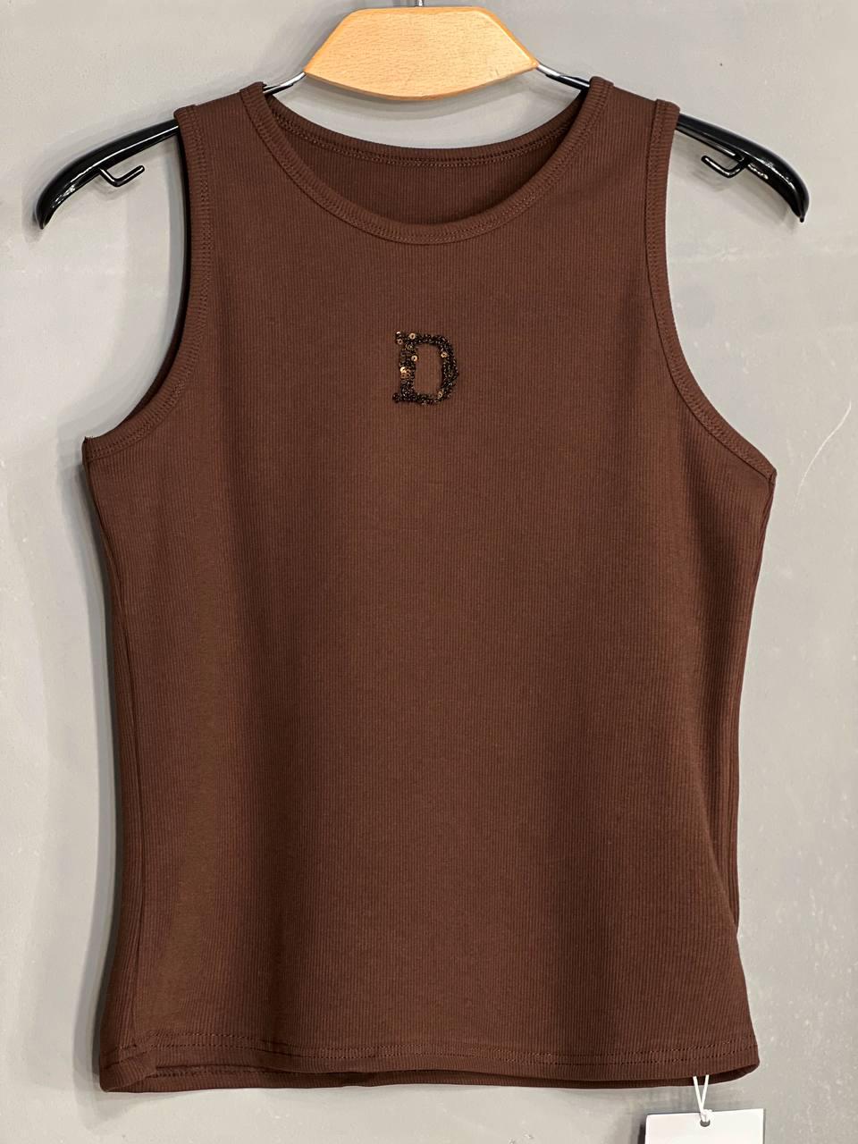 Женская майка AN 27035 в рубчик с вышивкой буквы D OS Коричневый (26794578) - фото 2 Женская майка AN 27035 в рубчик с вышивкой буквы D OS Коричневый (26794578) - фото 2