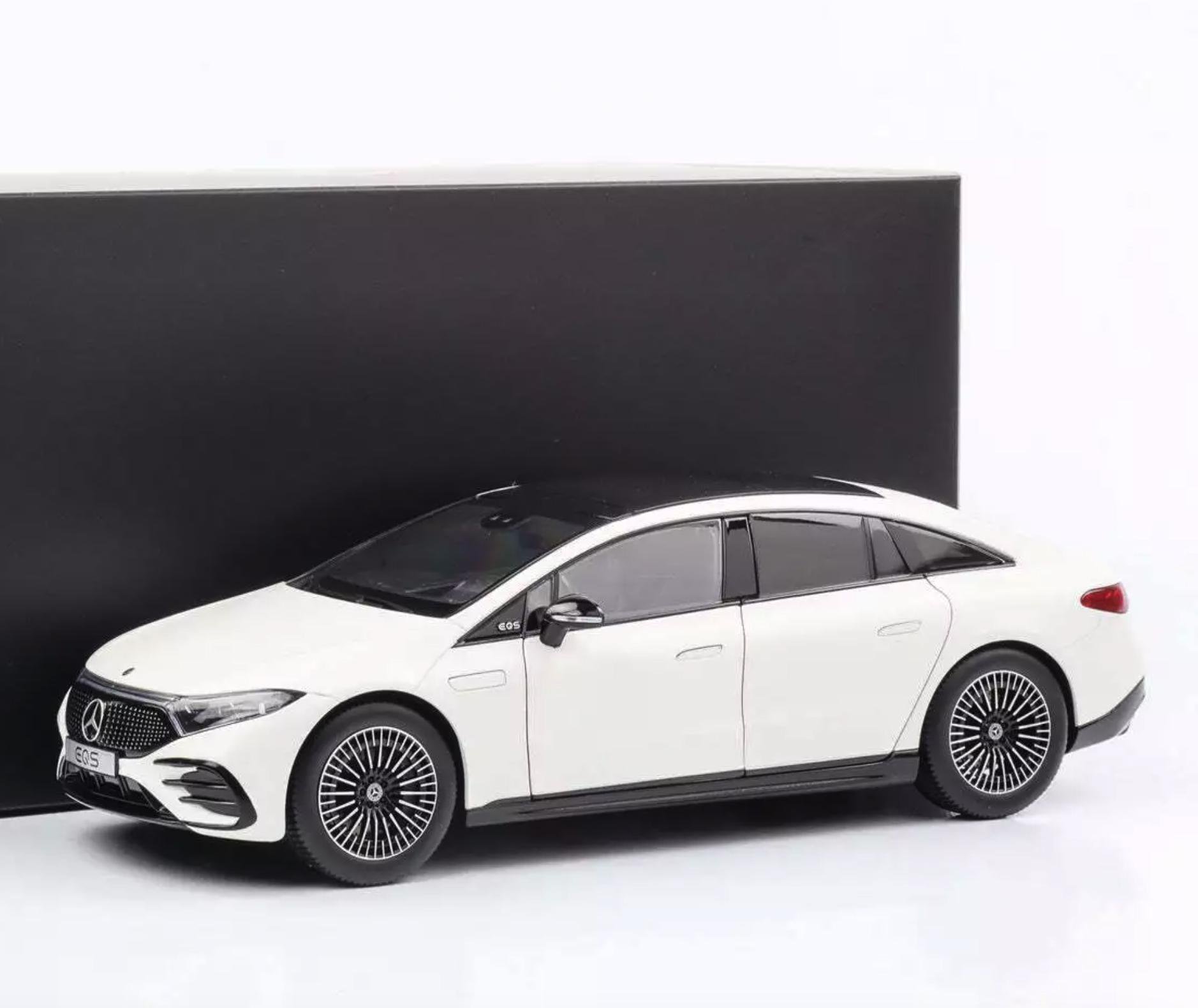 Модель автомобиля Mercedes-Benz EQS V297 1:18 Opal White (B66961049)