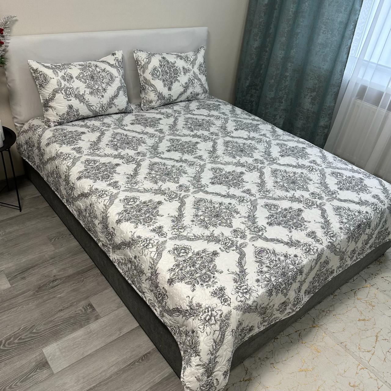 Набор покрывало стеганое 200x230 см/2 наволочки 50x70 см с цветочным рисунком Молочный/Серый (PS-1-4)