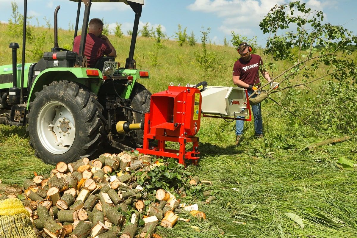 Подрібнювач гілок Arpal на шматки дров до трактора (АМ-120ТР) - фото 2 Подрібнювач гілок Arpal на шматки дров до трактора (АМ-120ТР) - фото 2
