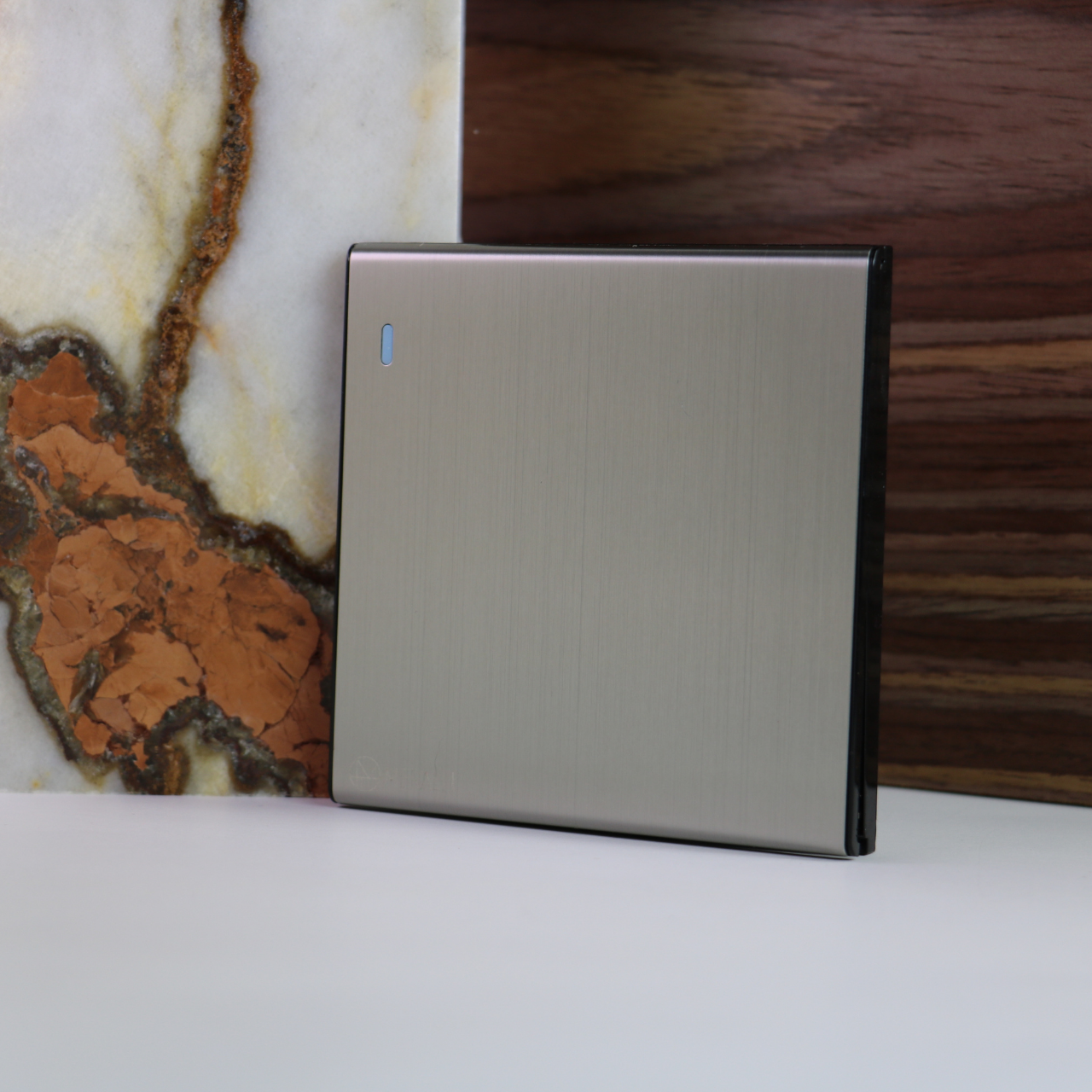 Комплект вимикач 1 MERALLI INOX безрамковий/квадратний підрозетник MERALLI горизонтальний Білий - фото 3 Комплект вимикач 1 MERALLI INOX безрамковий/квадратний підрозетник MERALLI горизонтальний Білий - фото 3