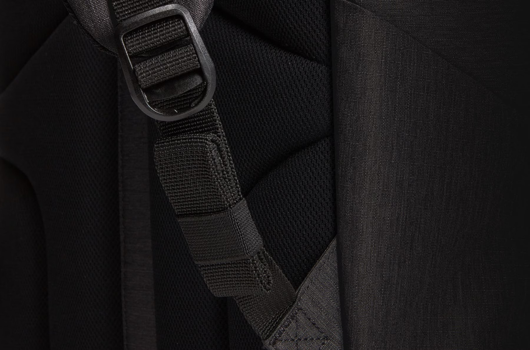Рюкзак Thule Lithos Backpack 16 л Black - фото 4 Рюкзак Thule Lithos Backpack 16 л Black - фото 4