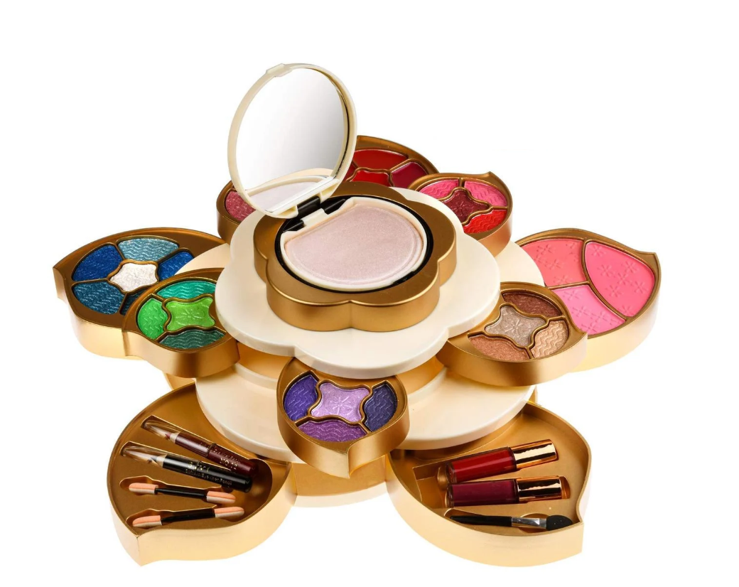 Подарунковий набір для макіяжу з палітрою тіней для повік