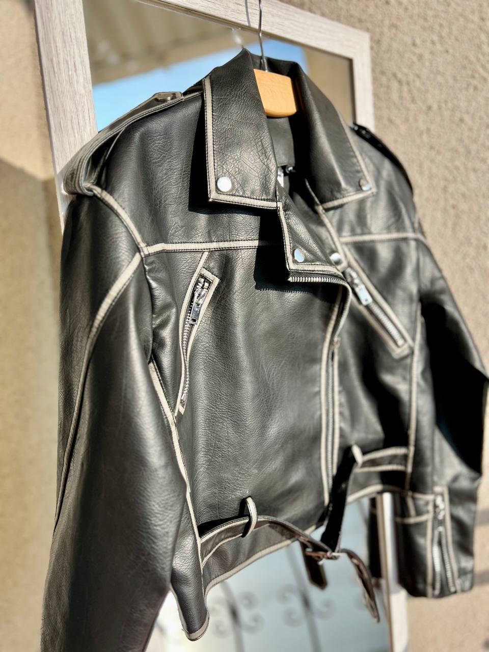 Куртка женская Aftf Basic 2466 короткая косуха молнии пояс вареные швы экокожа M Черный (2758) - фото 4 Куртка женская Aftf Basic 2466 короткая косуха молнии пояс вареные швы экокожа M Черный (2758) - фото 4