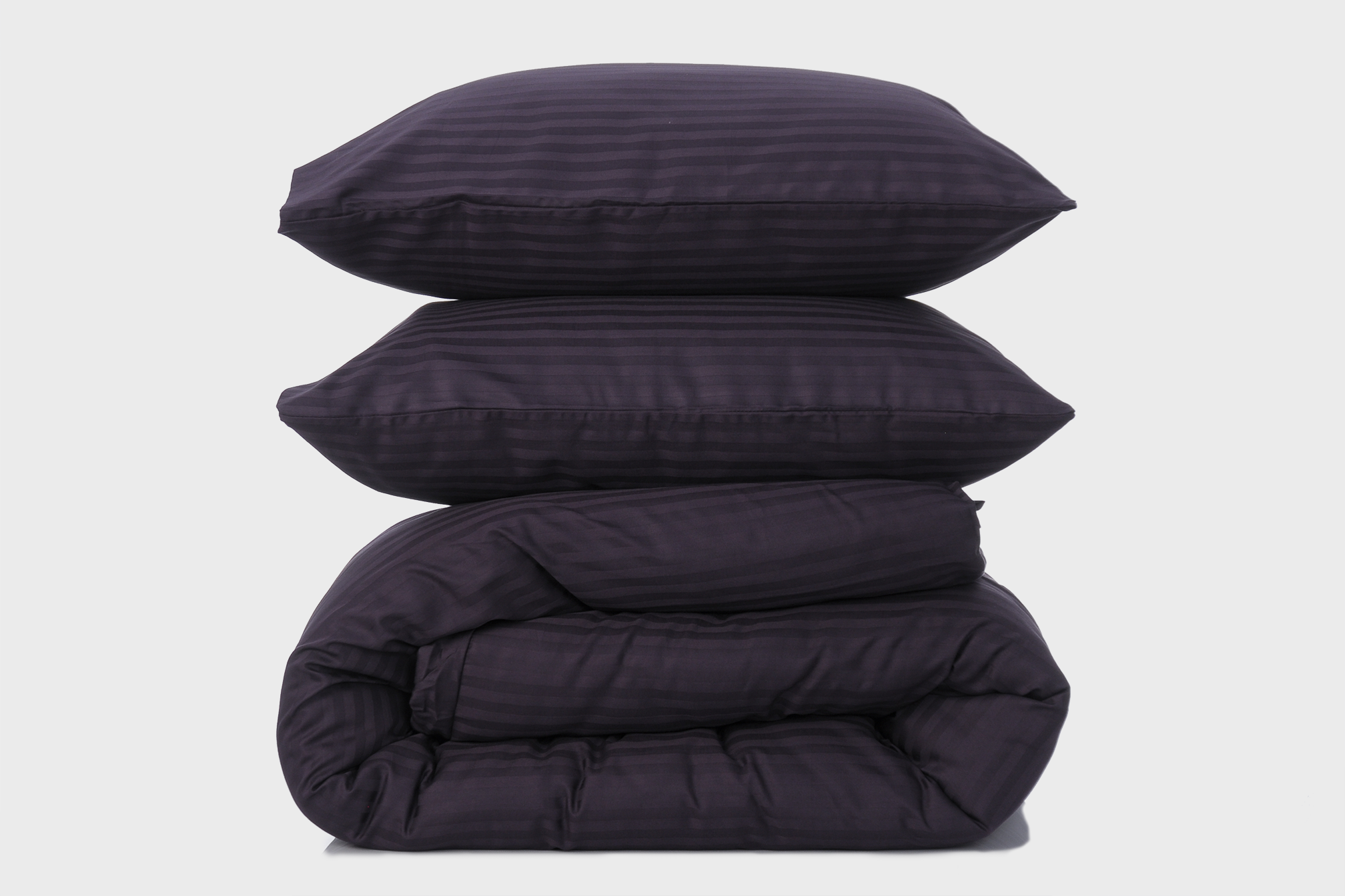 Комплект постельного белья семейный Amore plum3316 страйп-сатин Сливовый (KPB-Ae-STLux-plum3316 70x70_) - фото 1 Комплект постельного белья семейный Amore plum3316 страйп-сатин Сливовый (KPB-Ae-STLux-plum3316 70x70_) - фото 1