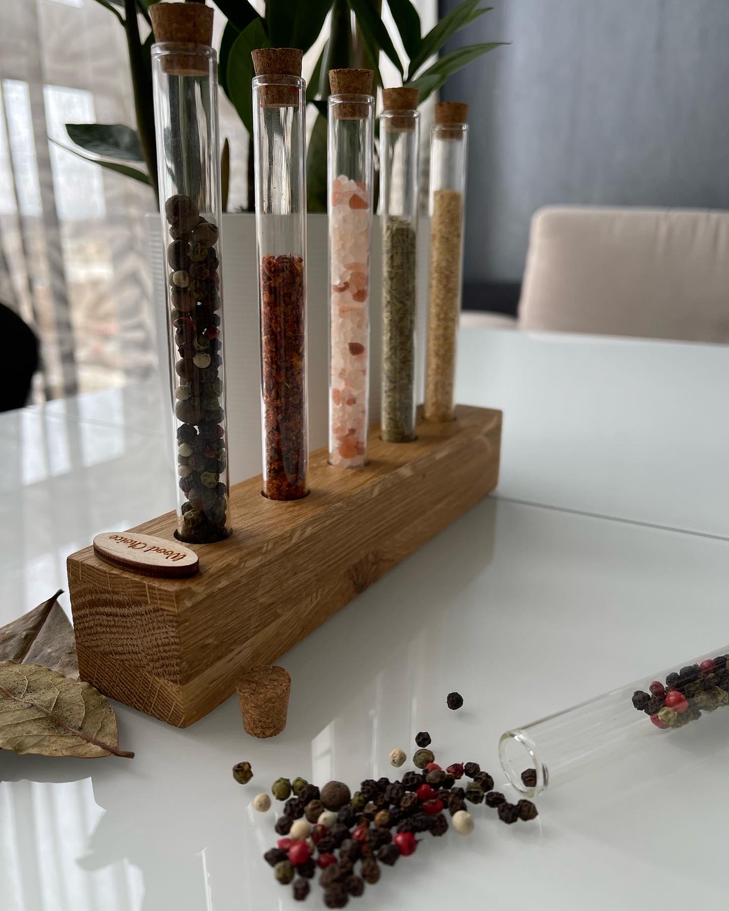 Набор емкостей для специй деревянный на подставке 5 колб 18х4х4 см (244) - фото 5 Набор емкостей для специй деревянный на подставке 5 колб 18х4х4 см (244) - фото 5