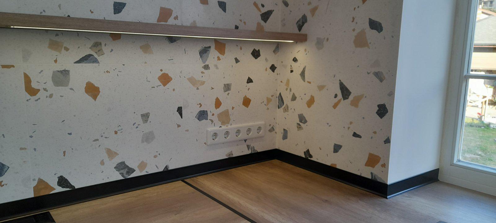 Плинтус Профіль Центр Best Deal 3/40 накладной алюминиевый плоский 2,5 м Черный (5БД340255) - фото 5