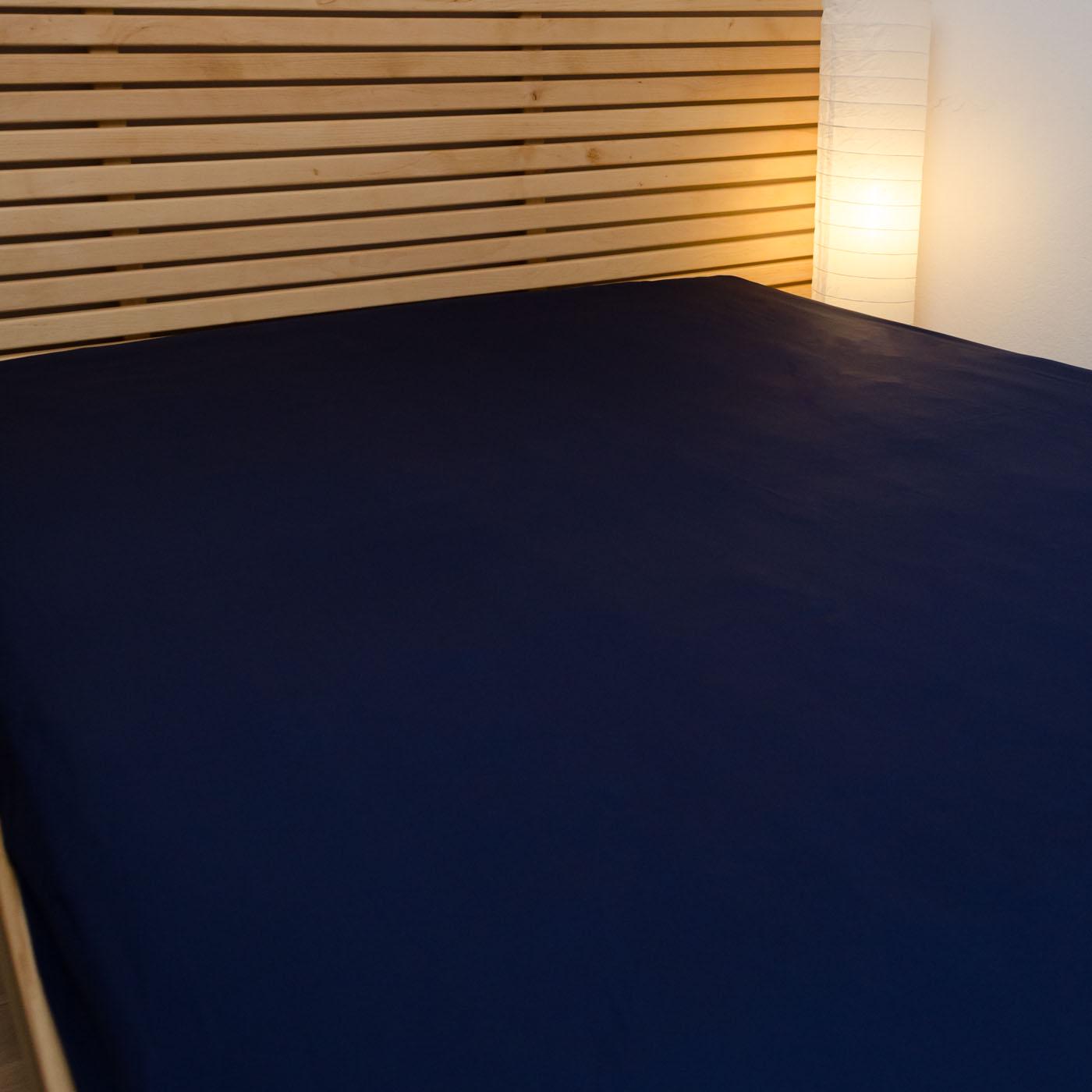 Простынь на резинке двуспальная сатин хлопок 125 г/м2 160х200х25 см Темно-синий (chn-pnr-sa-160-25-dblue) - фото 4 Простынь на резинке двуспальная сатин хлопок 125 г/м2 160х200х25 см Темно-синий (chn-pnr-sa-160-25-dblue) - фото 4