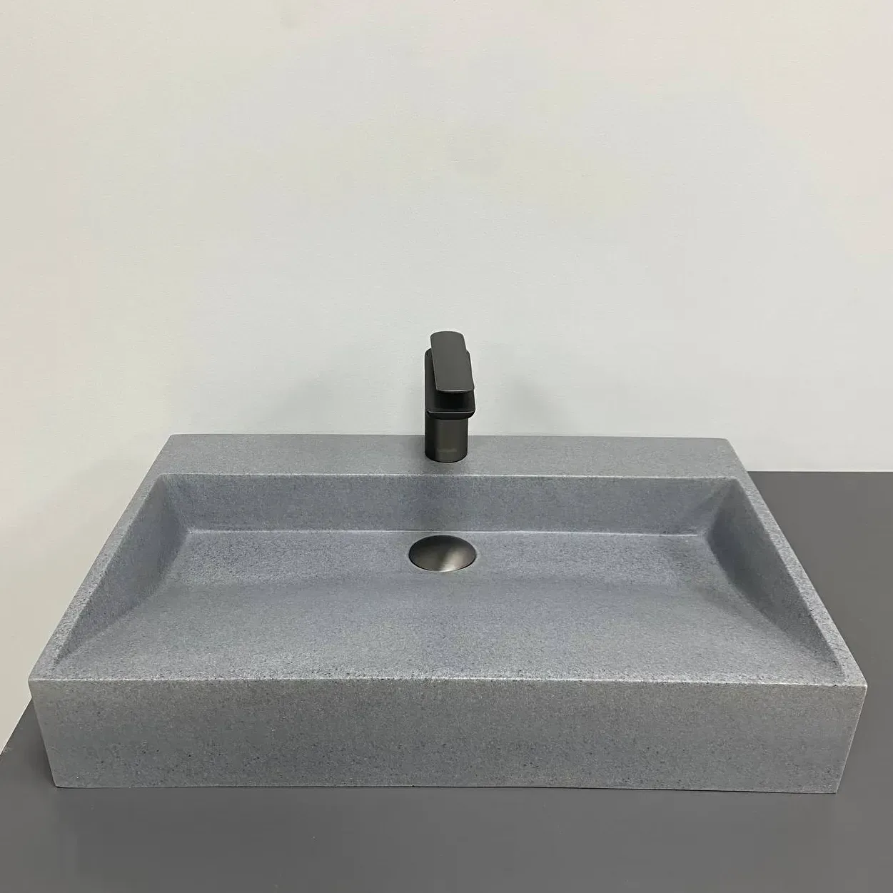 Раковина подвесная VBI VIESTE прямоугольная 600x380 мм Серый матовый (RM-VBI-016800) Раковина подвесная VBI VIESTE прямоугольная 600x380 мм Серый матовый (RM-VBI-016800)