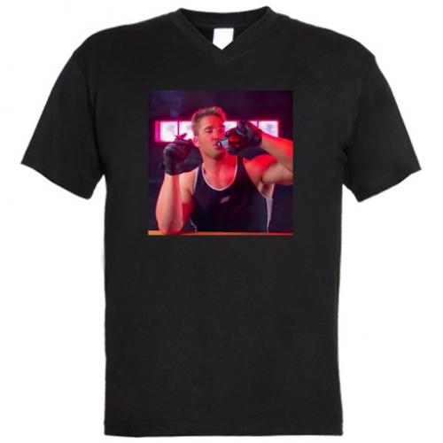 Футболка чоловіча з V-подібним вирізом Біллі п'є пиво M Чорний (13815985-2-186167-M)