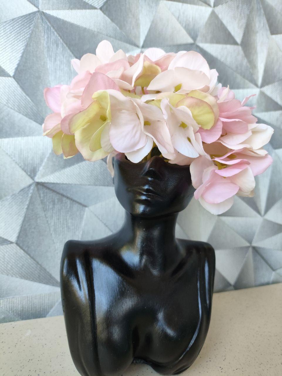 Ваза жіночий бюст зі штучною гортензією 16,5 см Чорний (2765682128) - фото 8