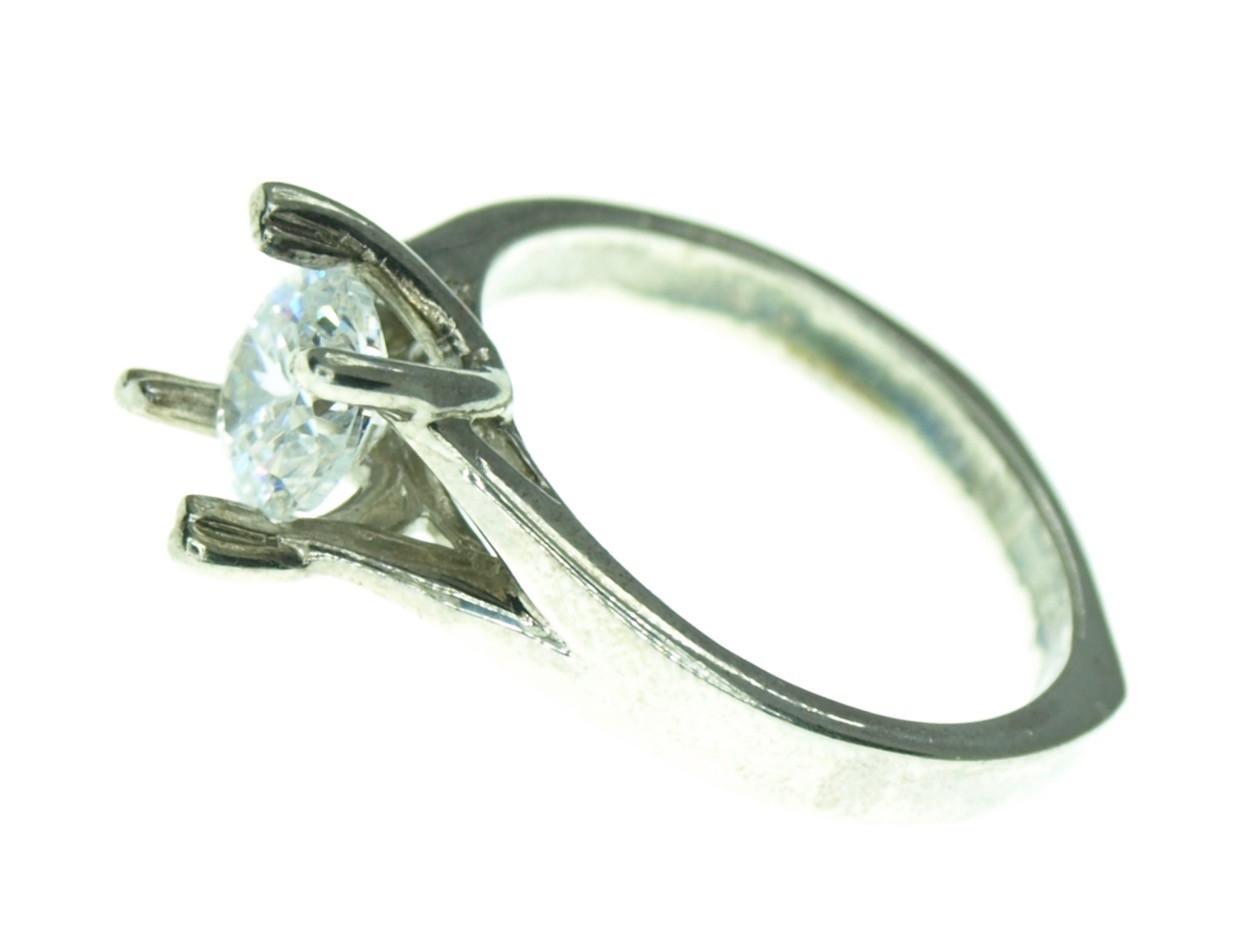 Кольцо из серебра с фианитом р. 16 (2101600141)