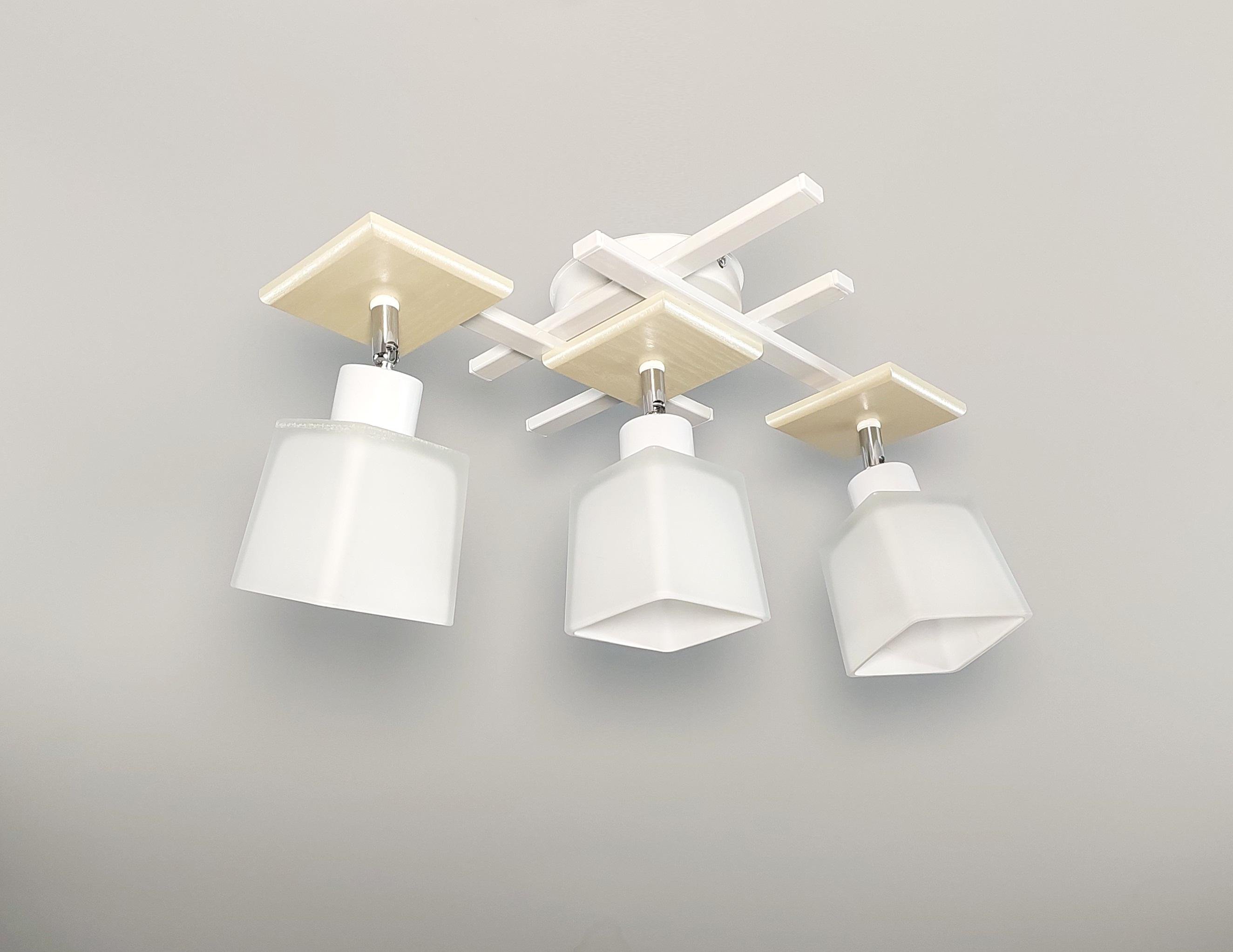 Люстра потолочная Оскар/3 на 3 поворотных плафона Белый/Бежевый - фото 1 Люстра потолочная Оскар/3 на 3 поворотных плафона Белый/Бежевый - фото 1