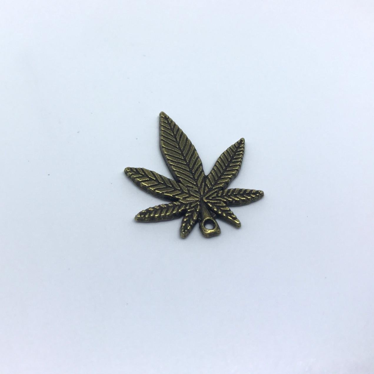 Подвеска металлическая декоративная Листок каннабиса 2,5х2,2 см Античная бронза (555849315)