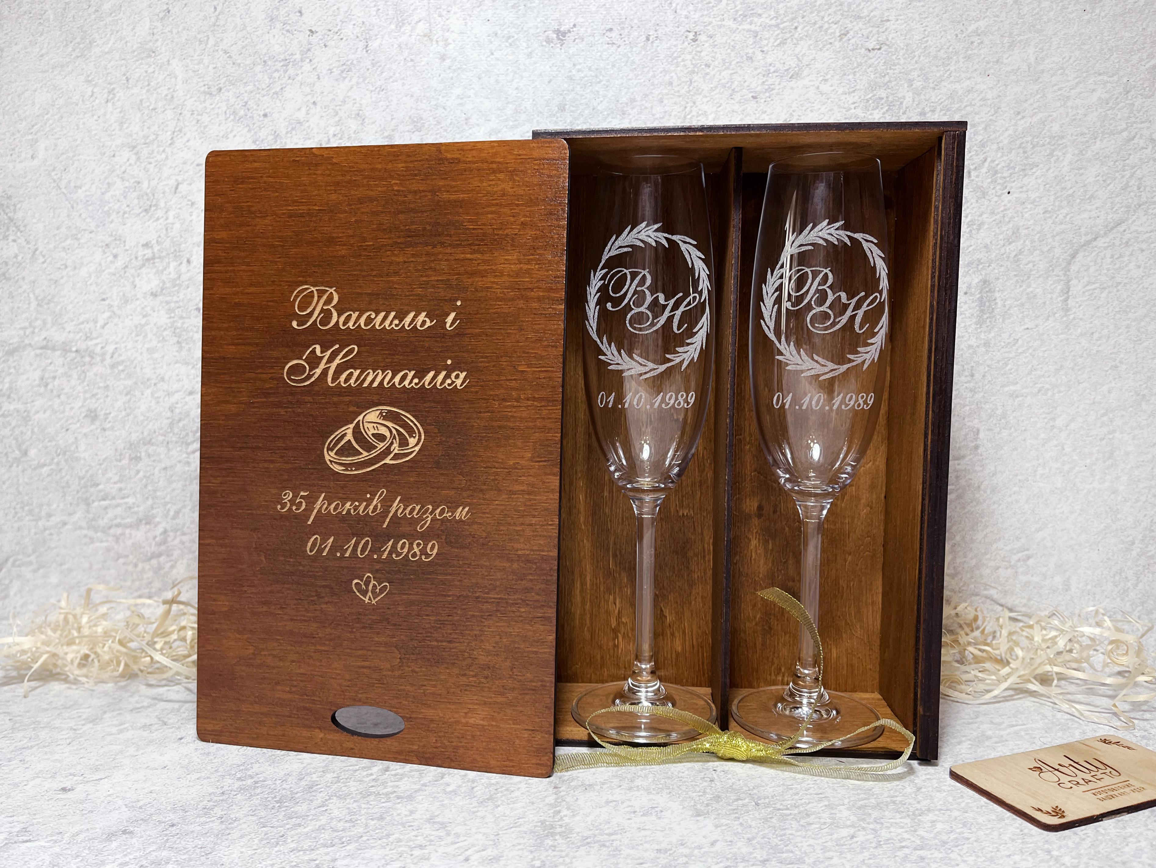 Бокали весільні Bohemia з гравіюванням у подарунковій дерев’яній коробці (24643221)