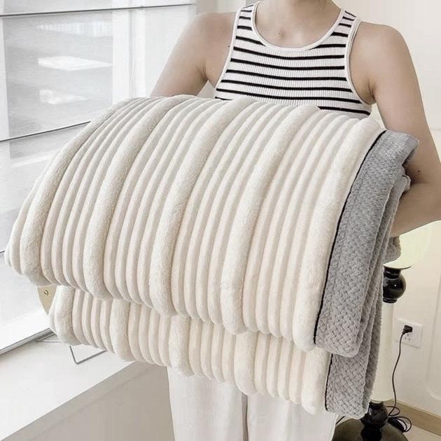 Плед-покривало з мікрофібри Koloco 150x200 см Айворі (16-368-1) - фото 1 Плед-покривало з мікрофібри Koloco 150x200 см Айворі (16-368-1) - фото 1