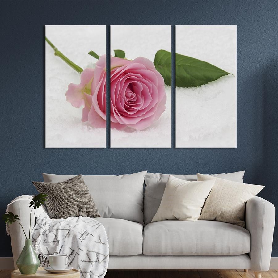 Картина на холсте триптих Розовая роза на белом снегу 128x81 см (981-31)