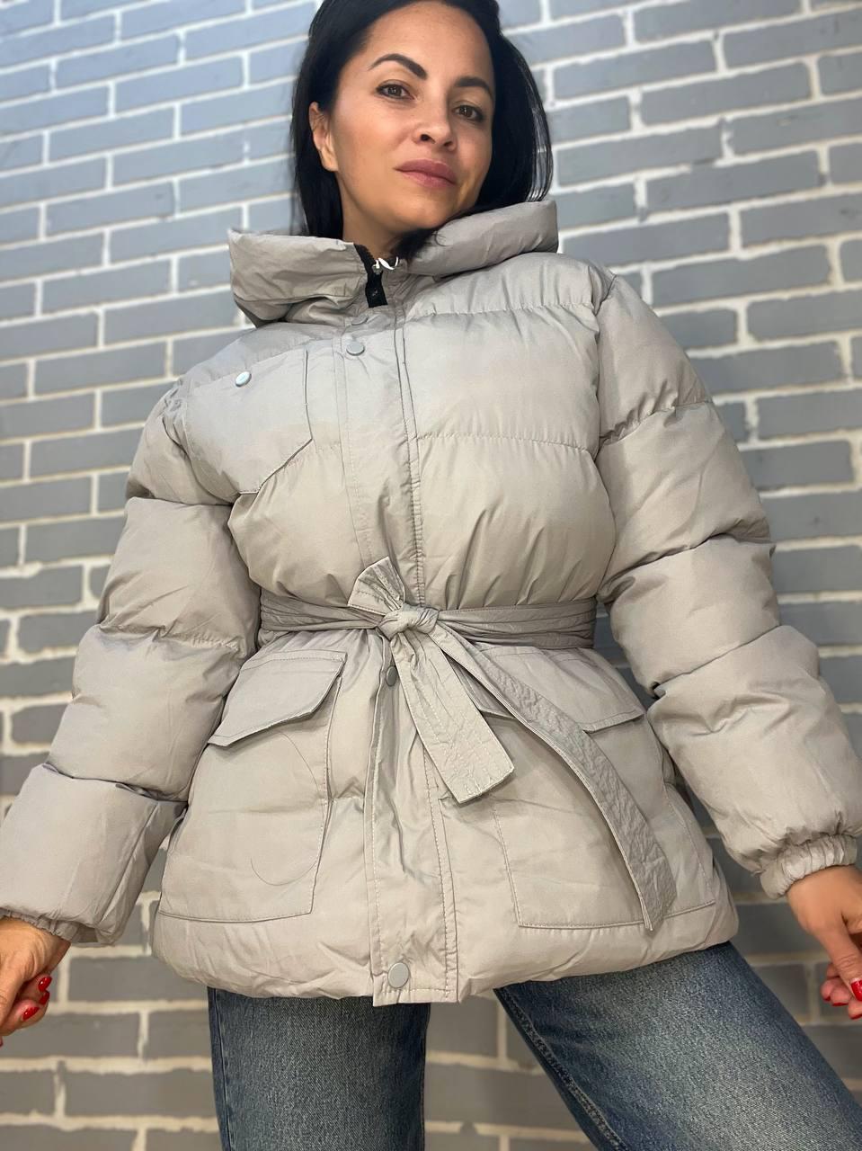 Куртка жіноча RUIXI 6093 парка пуффер з паском подовжена з капюшоном оверсайз р. 46 Сірий (951) - фото 4 Куртка жіноча RUIXI 6093 парка пуффер з паском подовжена з капюшоном оверсайз р. 46 Сірий (951) - фото 4