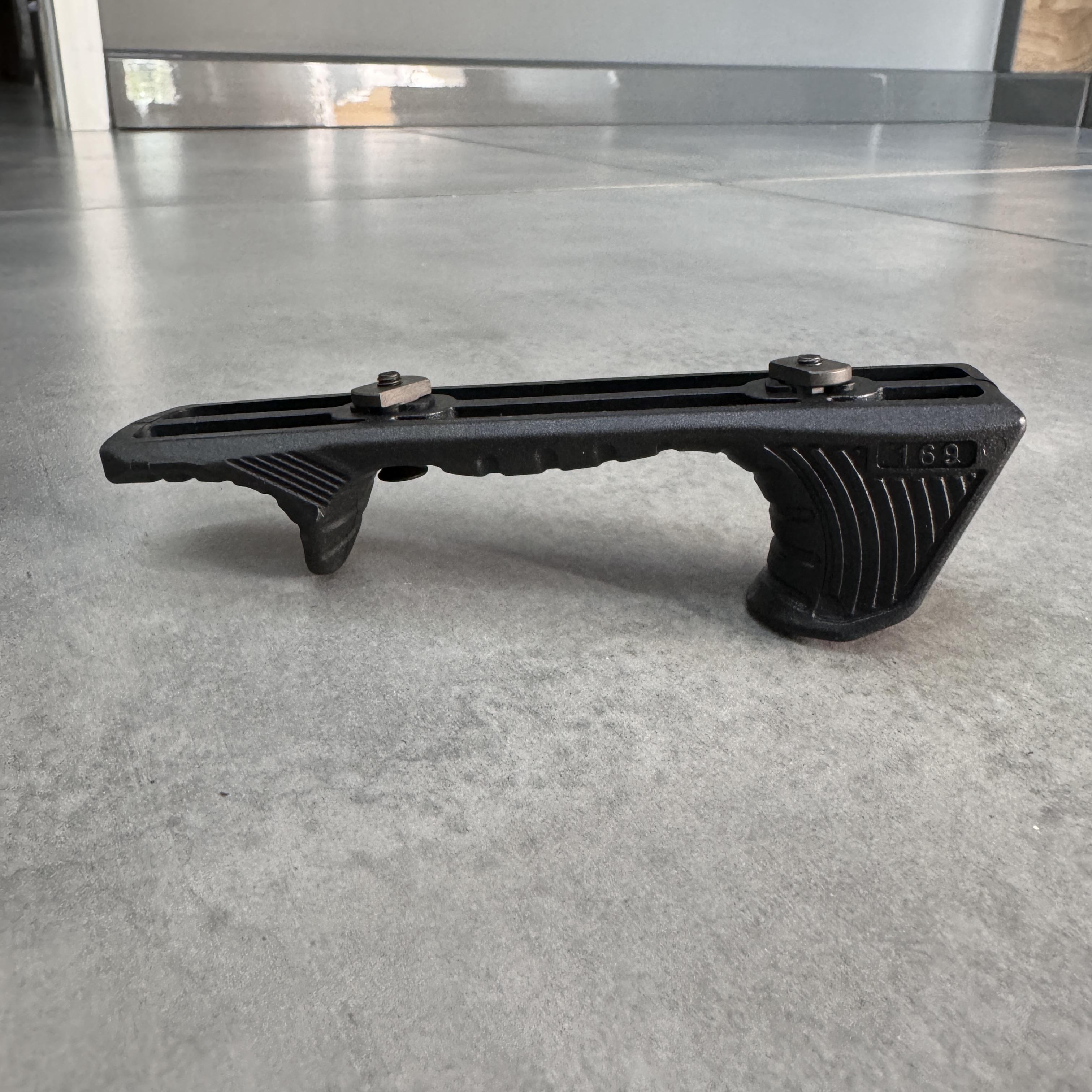 Рукоятка переноски огня DLG TACTICAL DLG-169 горизонтальная на M-LOK с гнездом для QD-антабки Черный (246055) - фото 4 Рукоятка переноски огня DLG TACTICAL DLG-169 горизонтальная на M-LOK с гнездом для QD-антабки Черный (246055) - фото 4