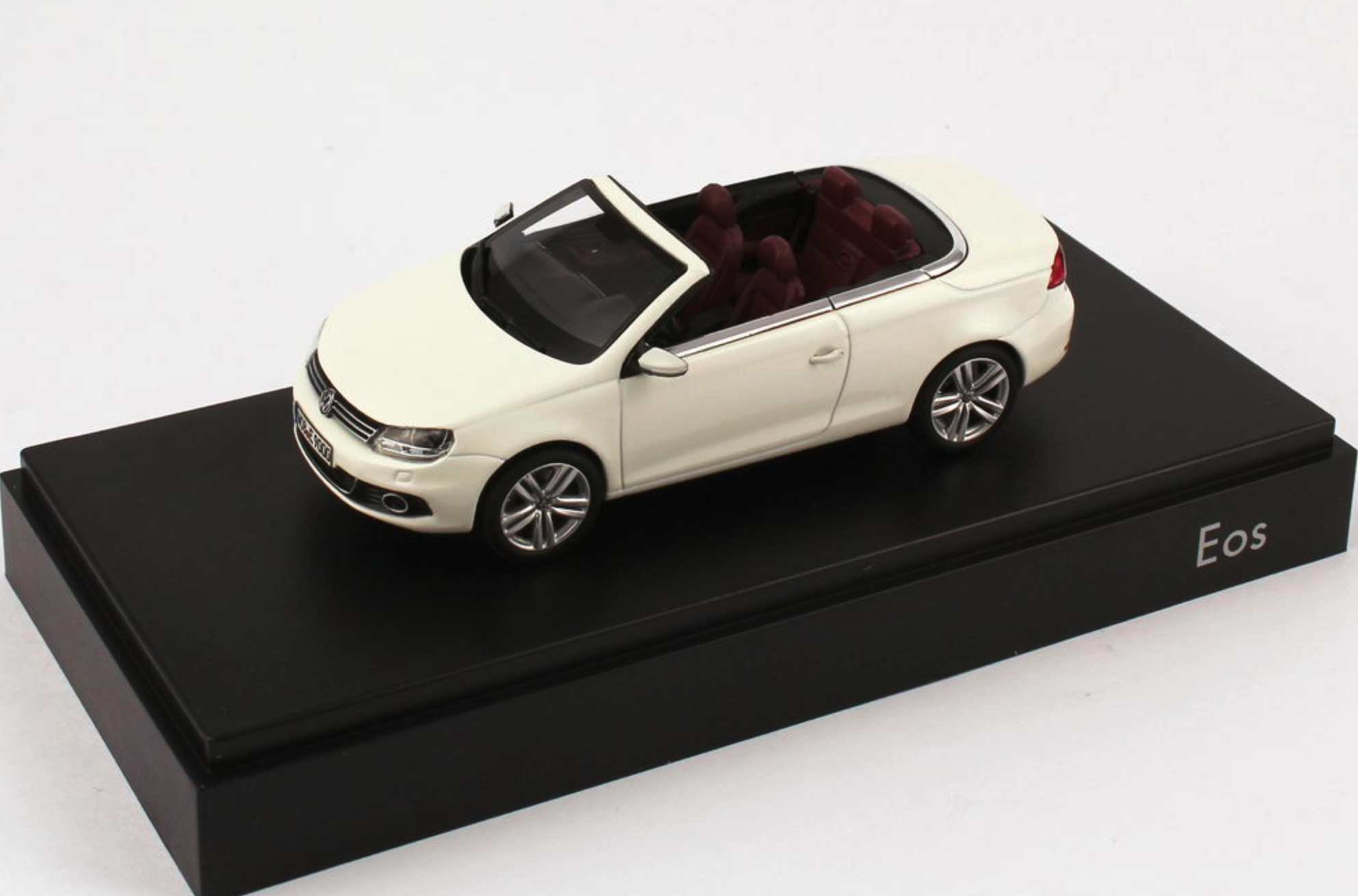 Модель автомобиля 1:43 Volkswagen Eos White (1Q1099300B9A)