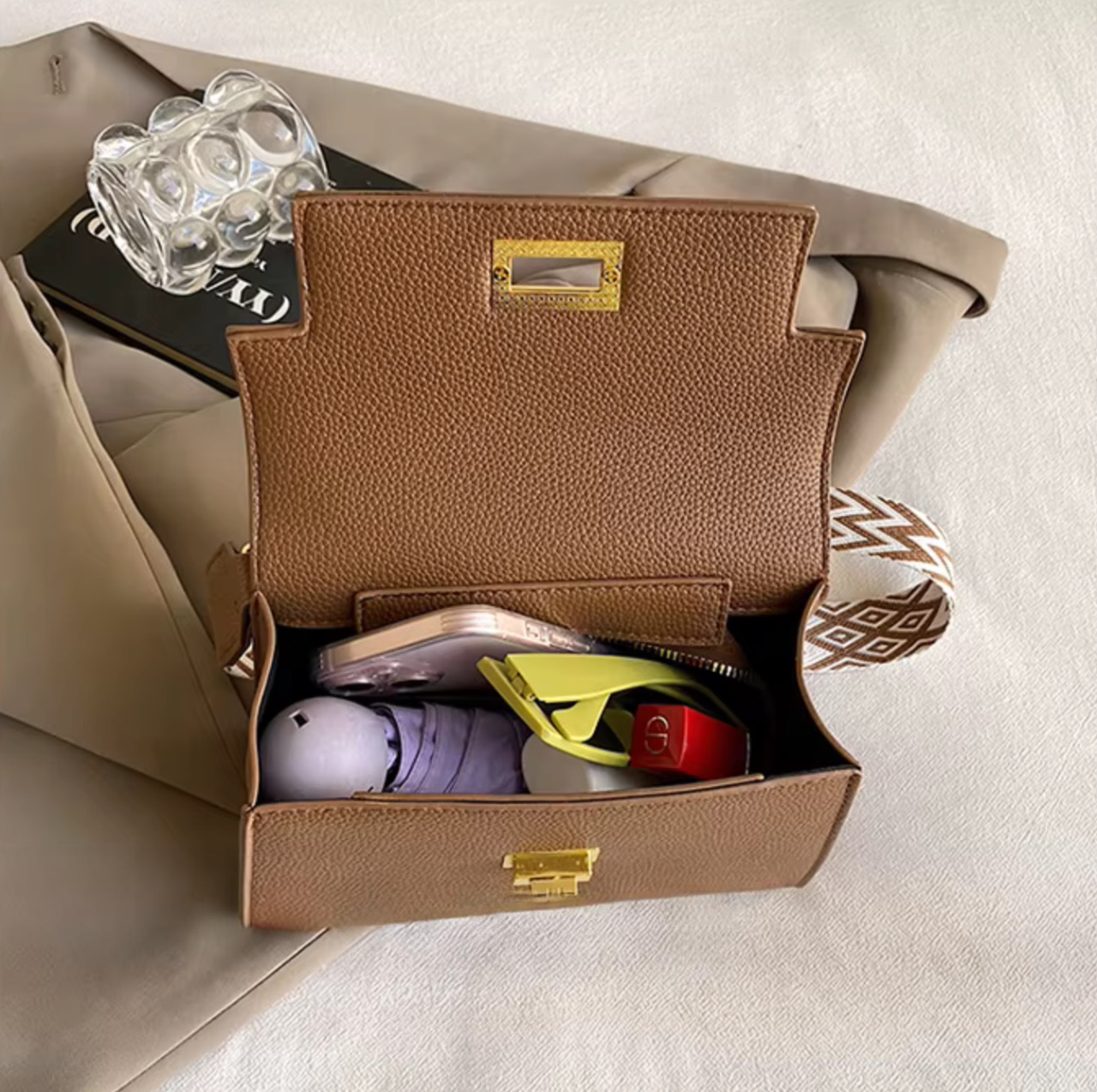 Жіноча сумка Lorian з плечовим ременем в комплекті та однією короткою ручкою Кавовий (LR 2213 COFFEE) - фото 5 Жіноча сумка Lorian з плечовим ременем в комплекті та однією короткою ручкою Кавовий (LR 2213 COFFEE) - фото 5