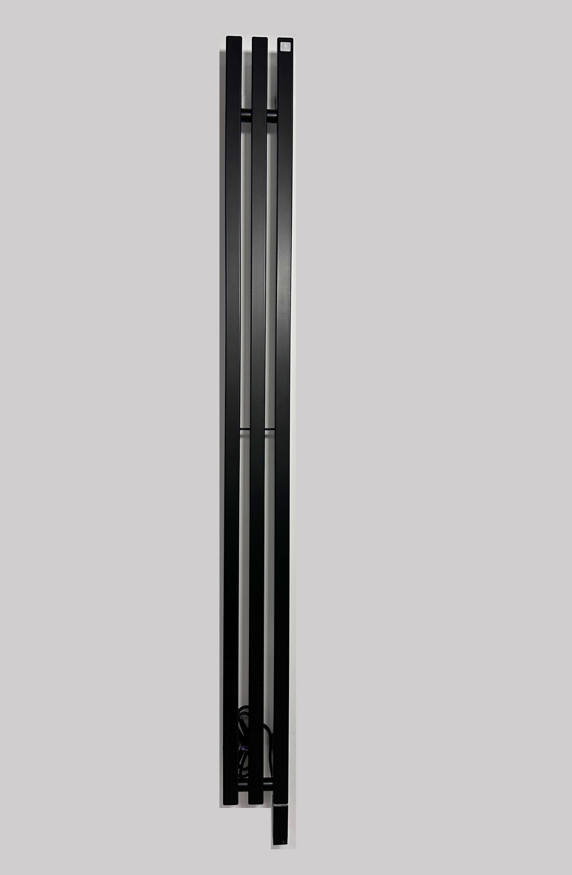 Радиатор электрический Terma Triga с теном ONE с правой стороны 1500x130 мм Black (532)