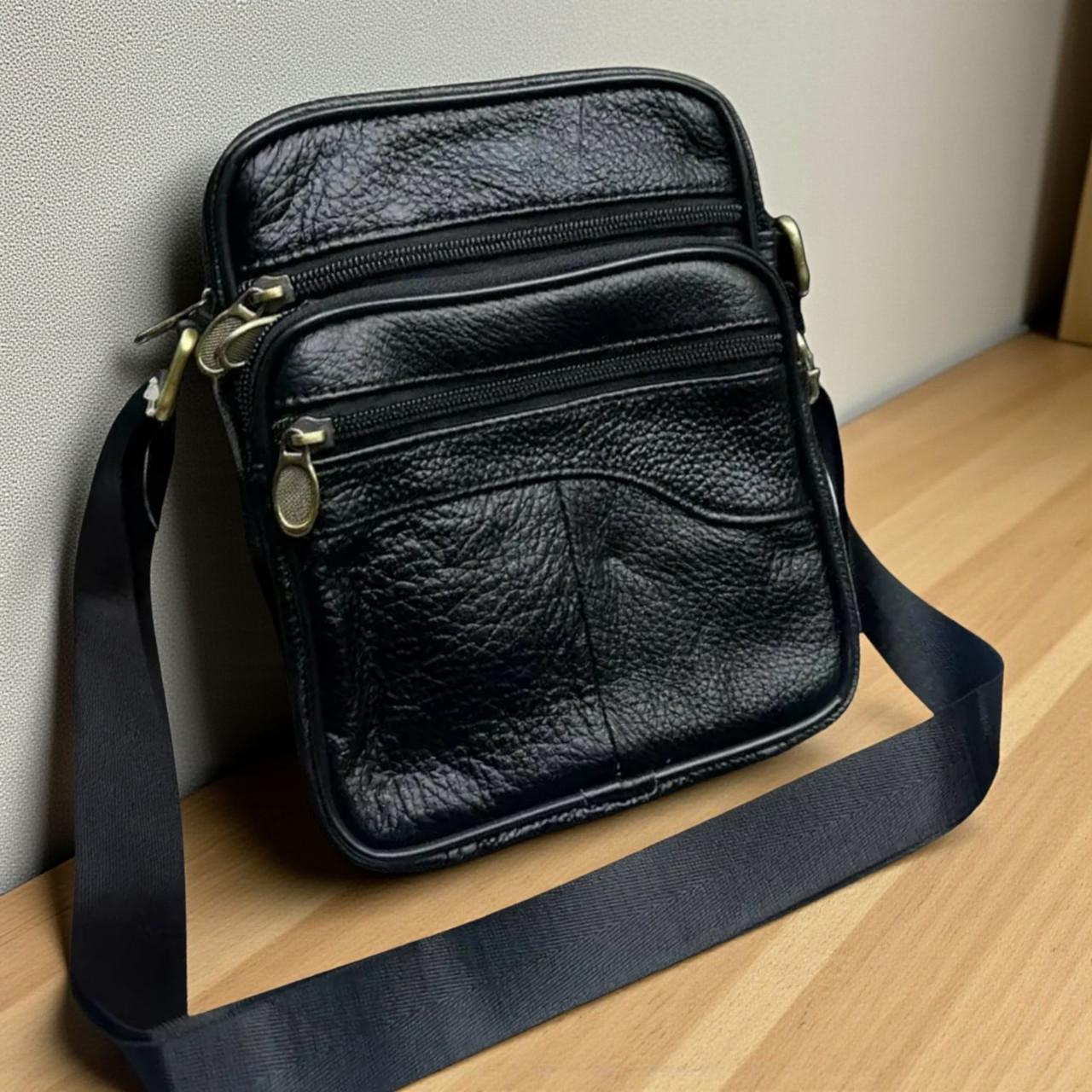 Сумка мессенджер кожаная мужская через плечо из натуральной кожи 17х22 см Черный (2748409949) Сумка мессенджер кожаная мужская через плечо из натуральной кожи 17х22 см Черный (2748409949)