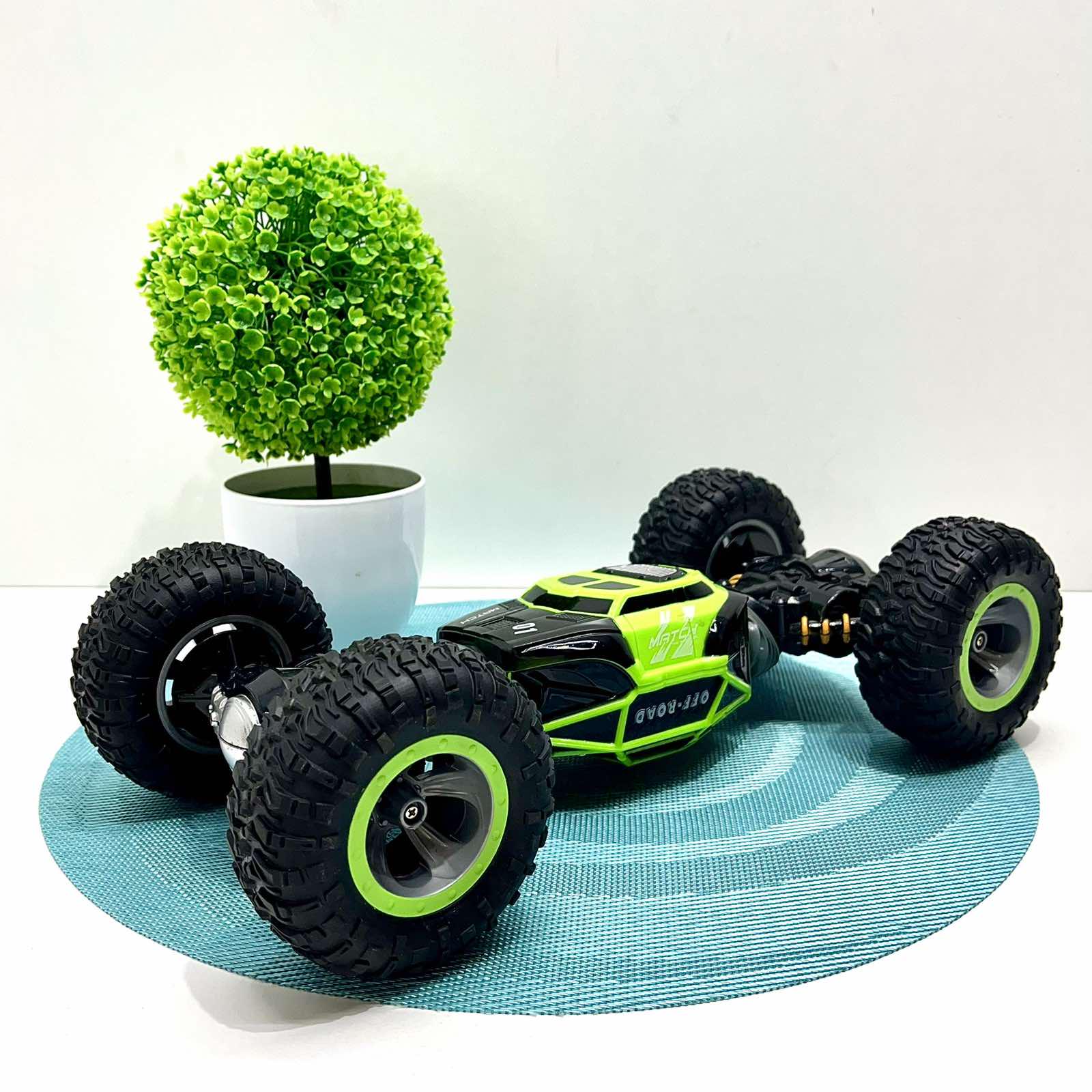 Машинка-перевертыш трюковая Limo Toy на радиоуправлении резиновые колеса Зеленый (M 5507)