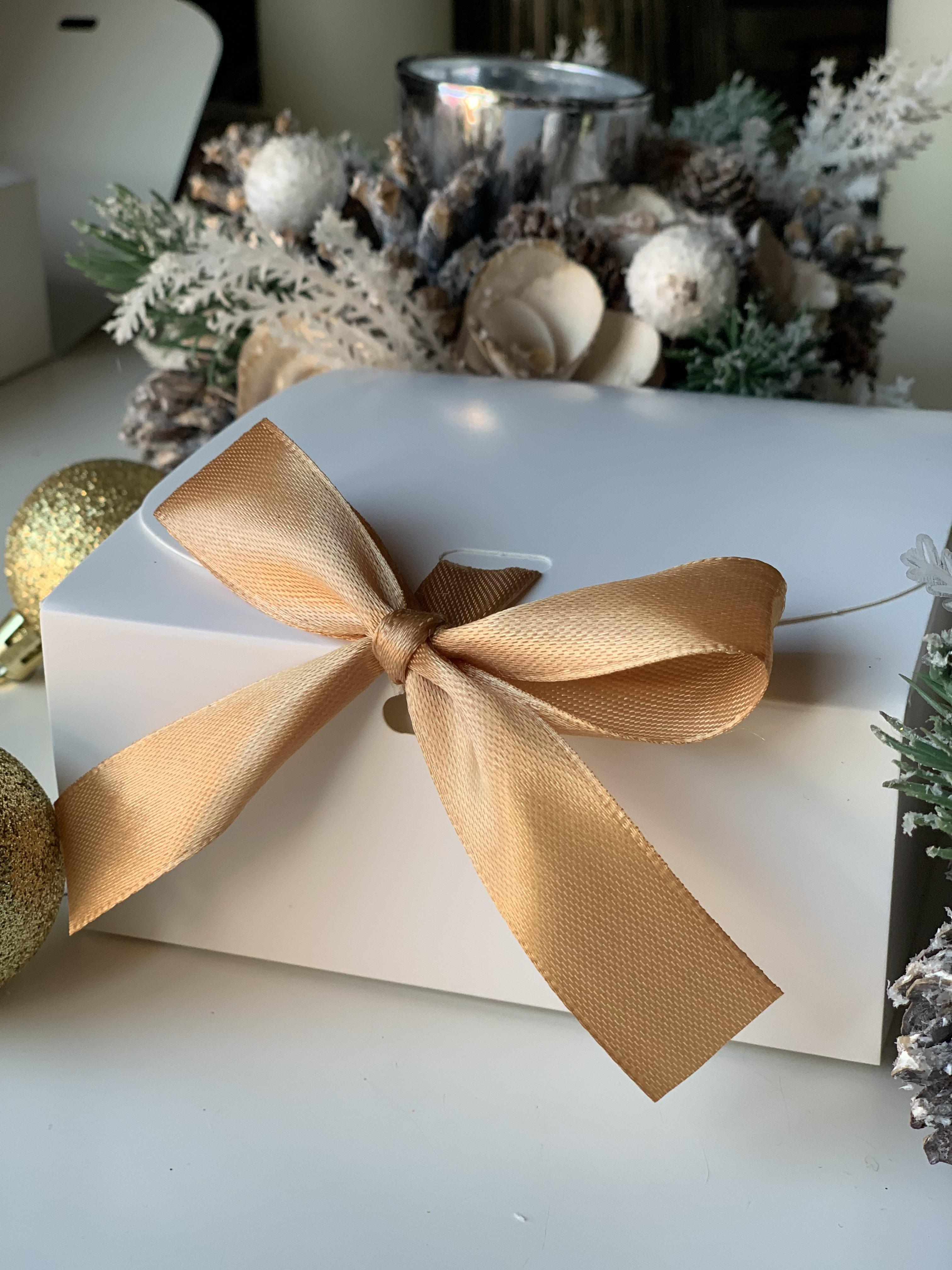 Подарунковий набір у коробці горішки в меді акації 4 баночки по 50 г Білий - фото 2 Подарунковий набір у коробці горішки в меді акації 4 баночки по 50 г Білий - фото 2