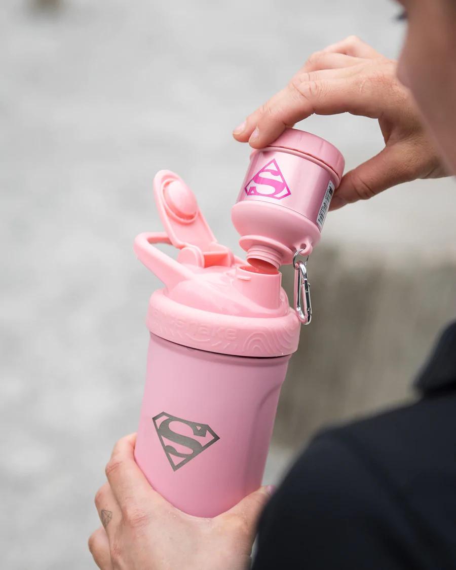 Контейнер Smartshake Whey2Go Funnel Pillbox 110 мл DC Supergirl - фото 4