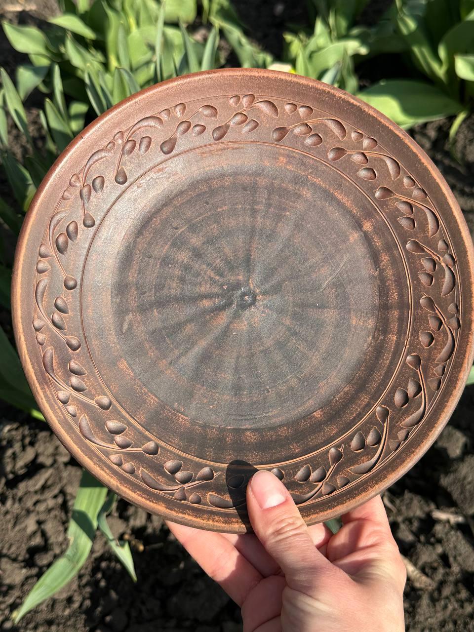 Тарілка із червоної глини з декором 21 см (2577411204) - фото 2