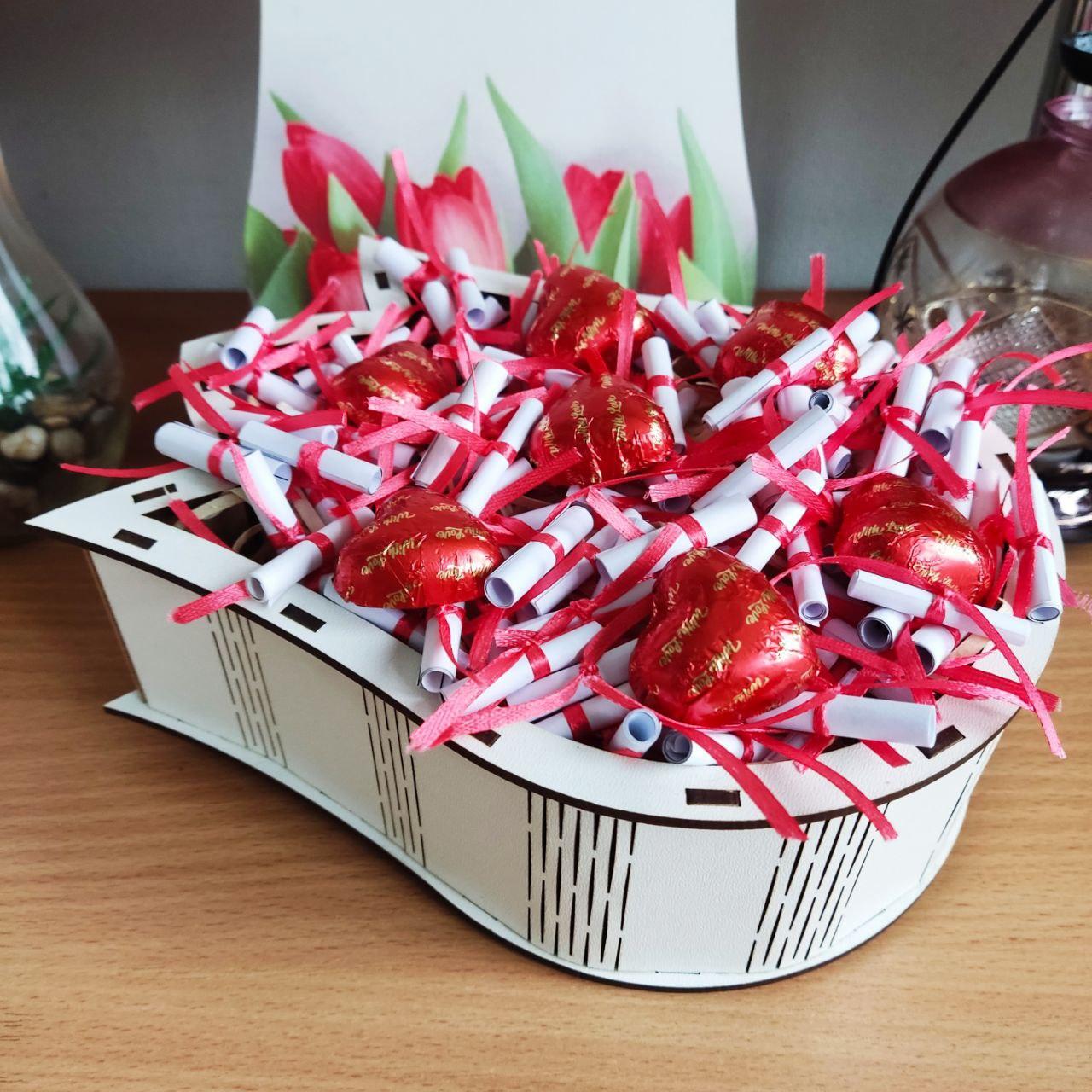 Подарочный бокс с конфетами и 101 причиной Почему я тебя люблю для девушки на день влюбленных/8 марта (ar148)